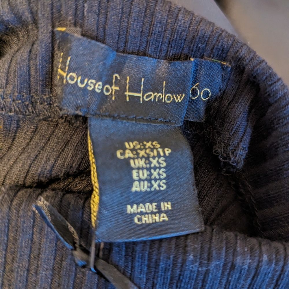 House of Harlow Black Cropped Mock Neck Top NWT - Picture 5 of 6